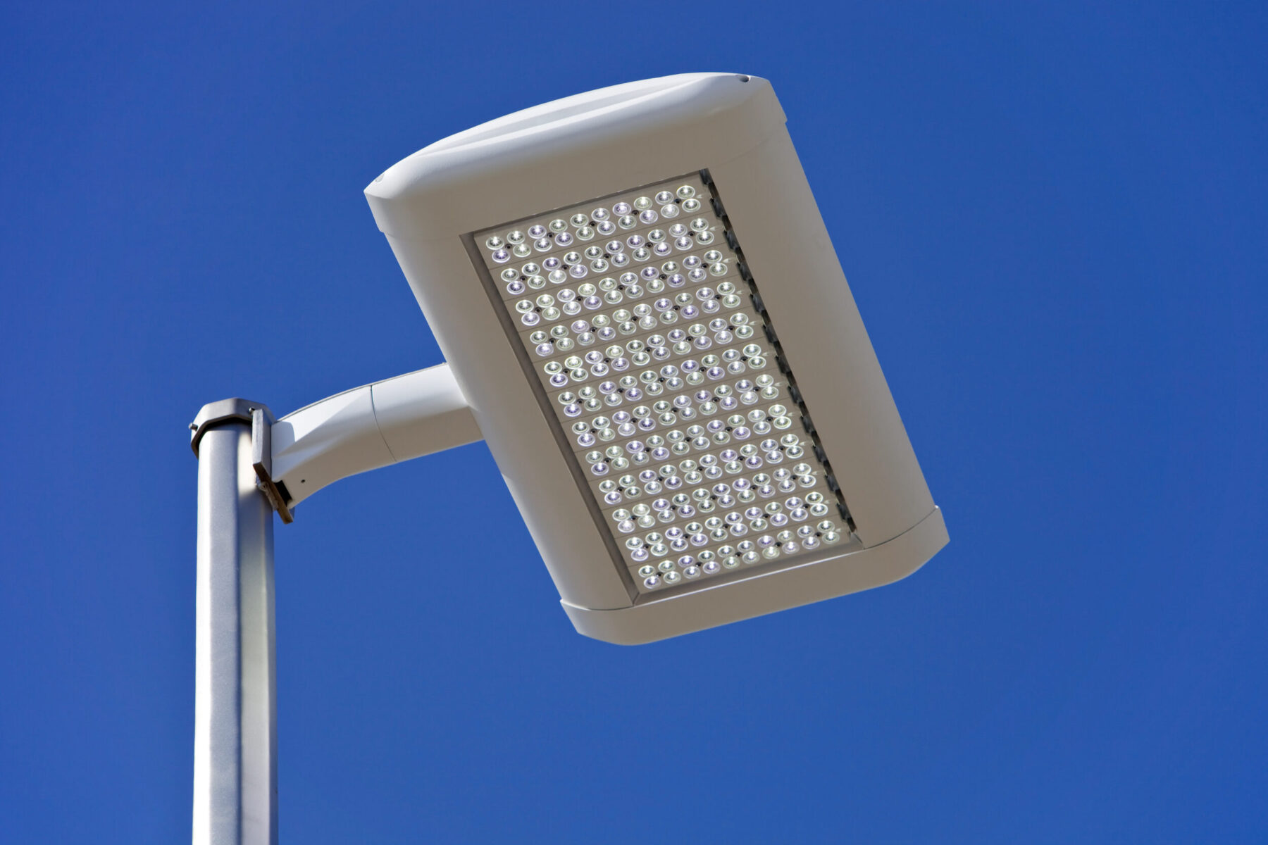 High-Tech Energy Management LED Streetlamp - NEOTech