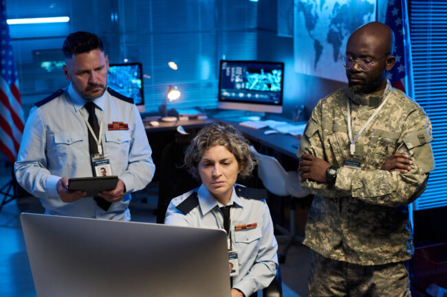USA Soldiers at Computer | Electronic Warfare